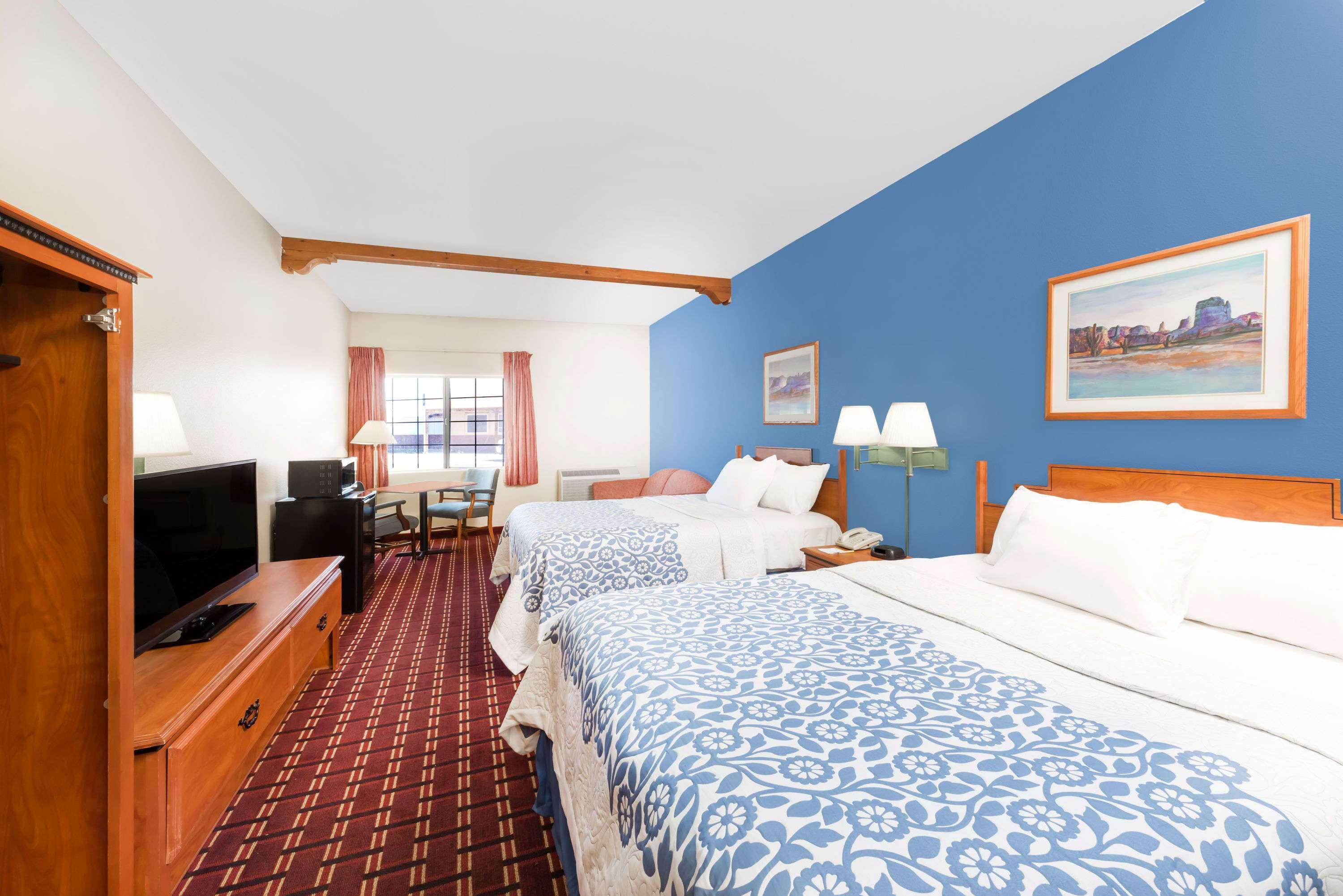 Days Inn & Suites By Wyndham לורדסבורג מראה חיצוני תמונה