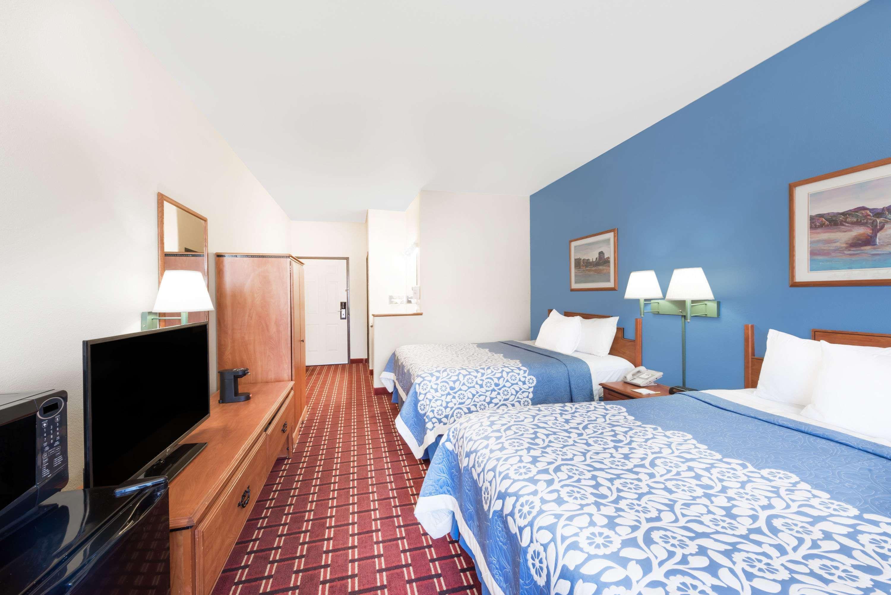 Days Inn & Suites By Wyndham לורדסבורג מראה חיצוני תמונה
